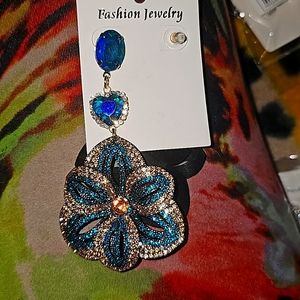 Dangle.high blingy flower turquoise earrings
